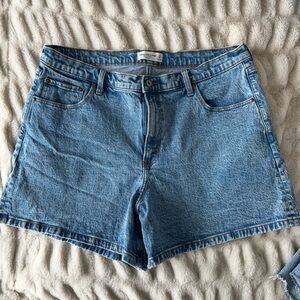 Abercrombie & Fitch The Dad Short | High Rise Medium Wash Denim Shorts size 34